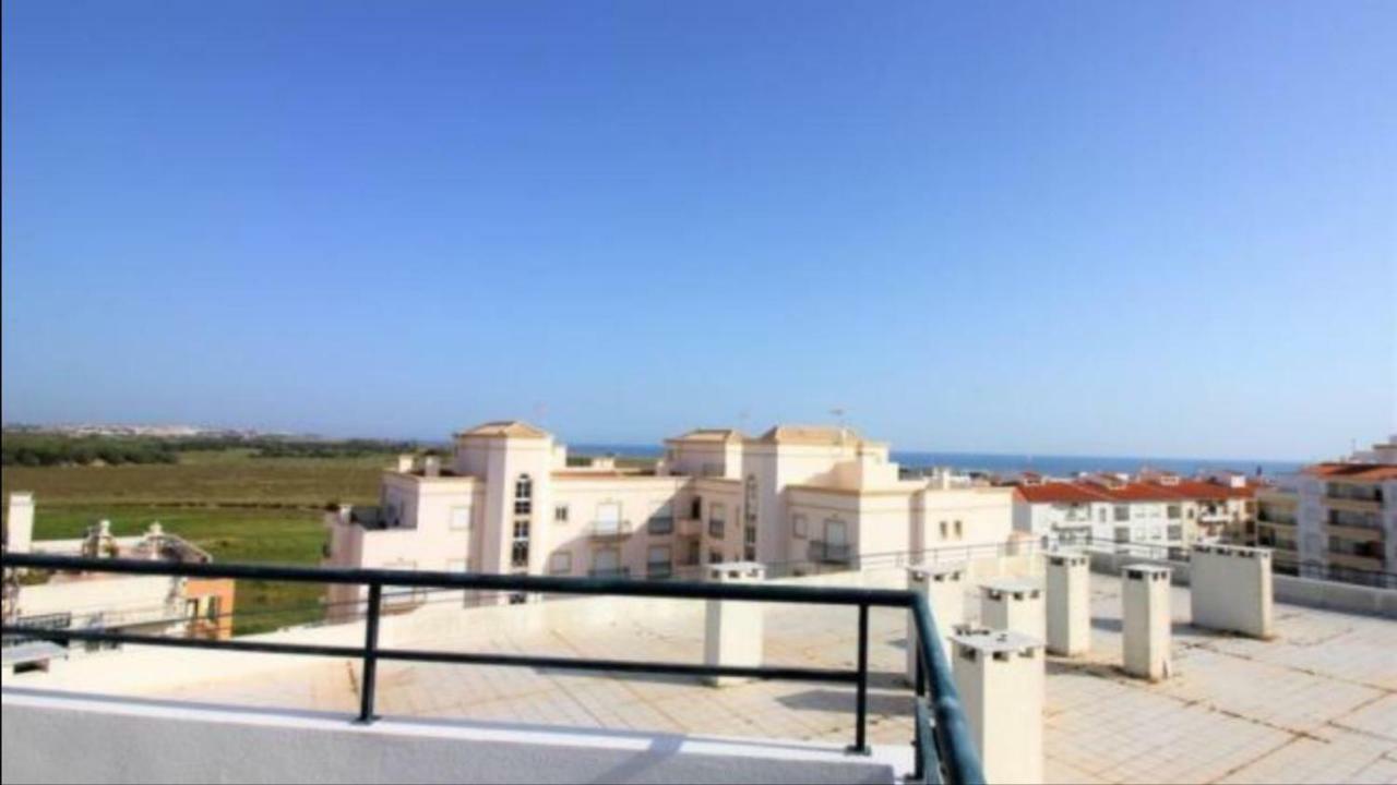 Quiet Apartment Overlooking The Swimming Pool Armacao de Pera Exterior photo