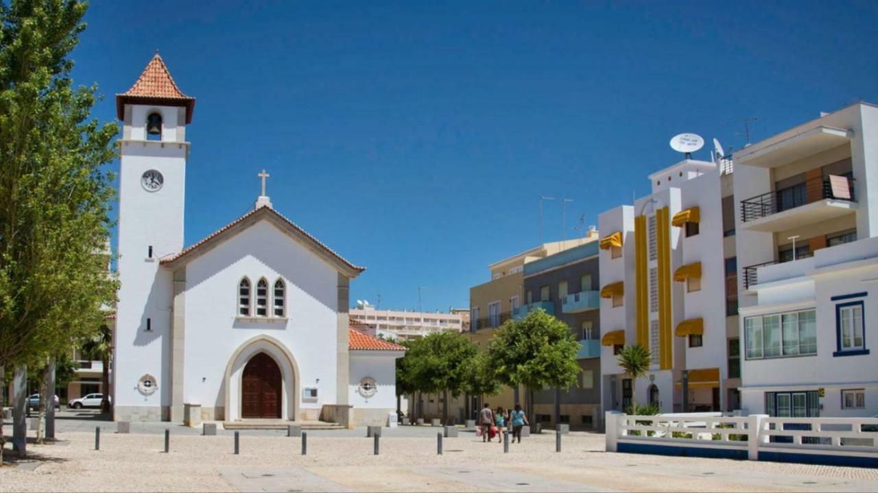 Quiet Apartment Overlooking The Swimming Pool Armacao de Pera Exterior photo